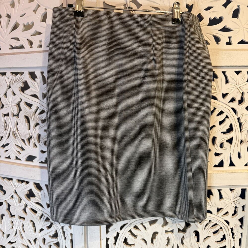 NWT Max Studios Hounds tooth skirt size Medium